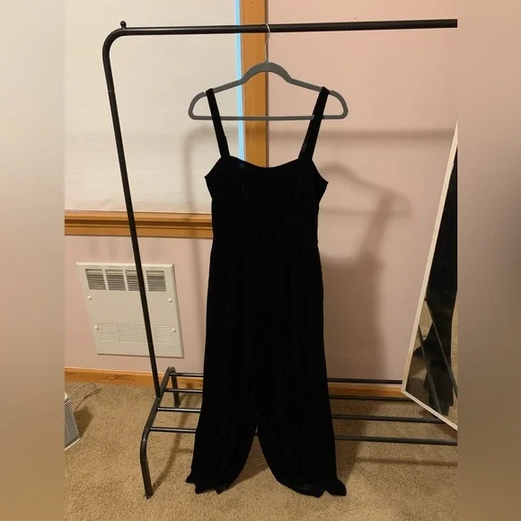 Old Navy Fit Flare Cami Velvet Jumpsuit for Women black Size: L